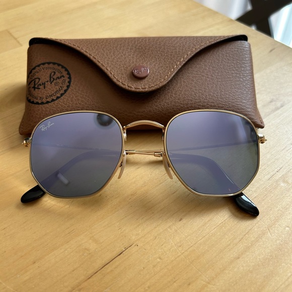 RAY-BAN Gold lenses with blue light flash mirror
RB3548N Hexagonal Flat Lenses - Picture 9 of 10